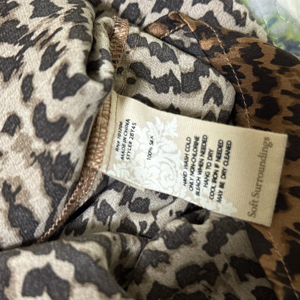 Soft Surroundings Leopard Print Silk Button Up Blouse Excellent Condition - Picture 5 of 5
